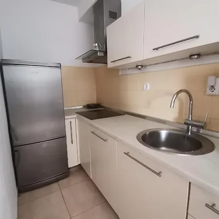 Four4 Apartment