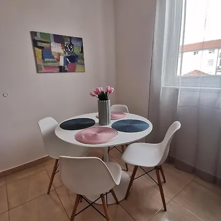 Four4 Apartment